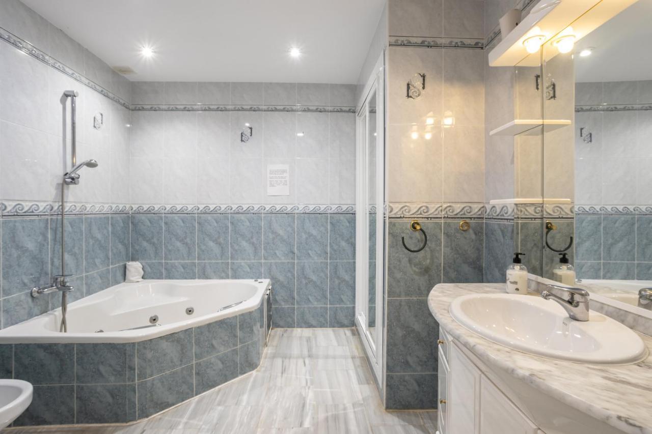 Las Flores 5 - Large Townhouse Nerja Bagian luar foto